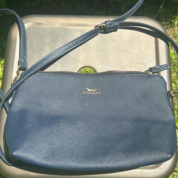 Scout Handbags - Scout 2 toned blue crossbody purse. Detachable strap/ adjustable strap. Zip top